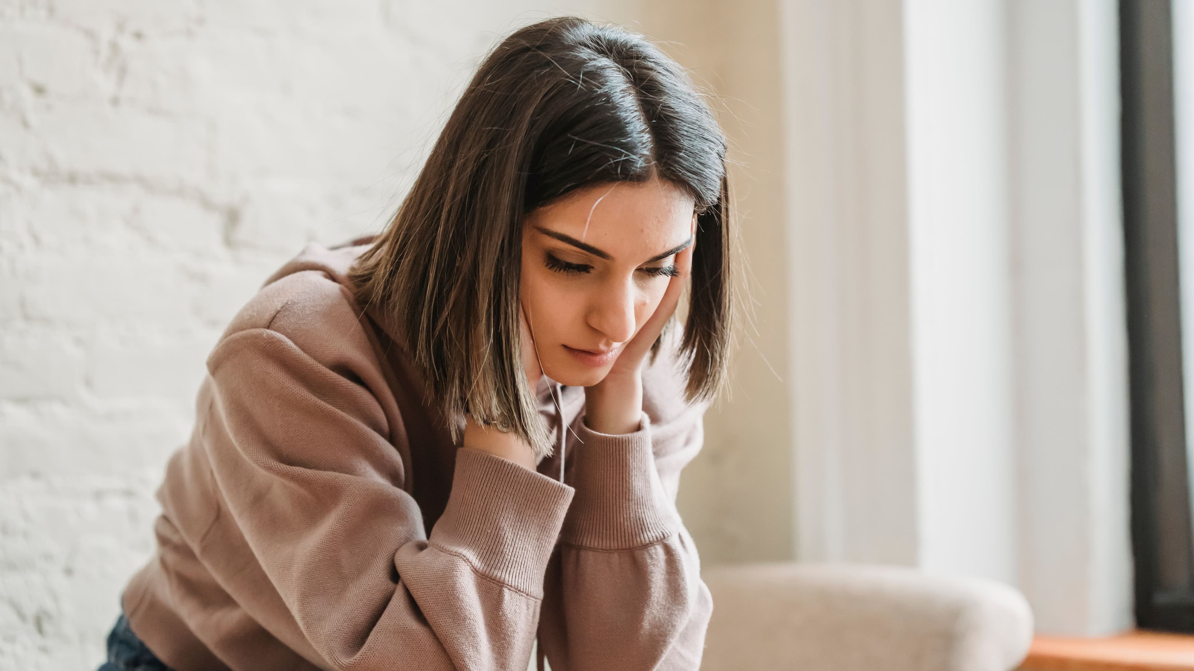 woman with signs of perimenopause; perimenopause vs. menopause