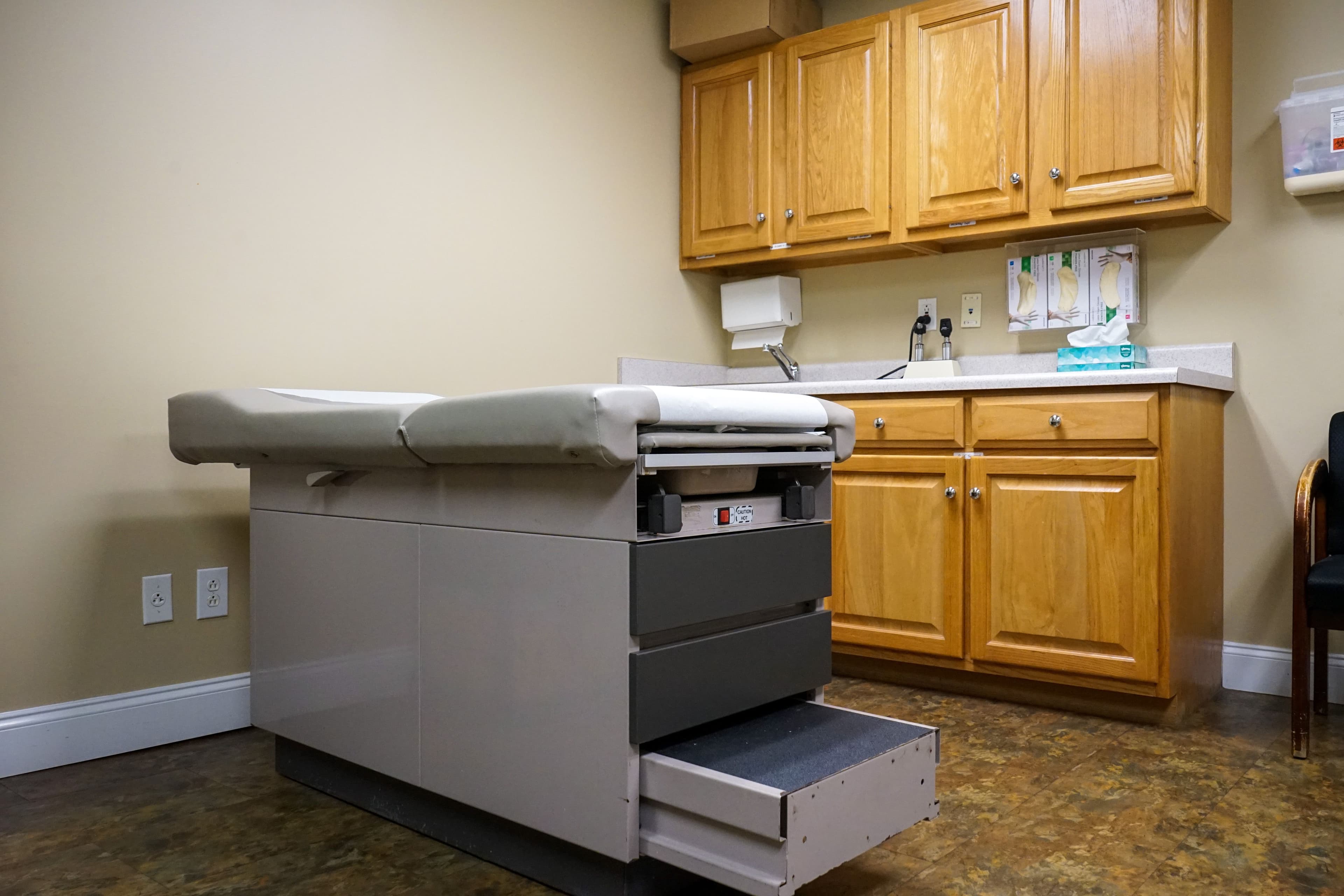 Dr. Keel & Associates has complete exam rooms for patients.