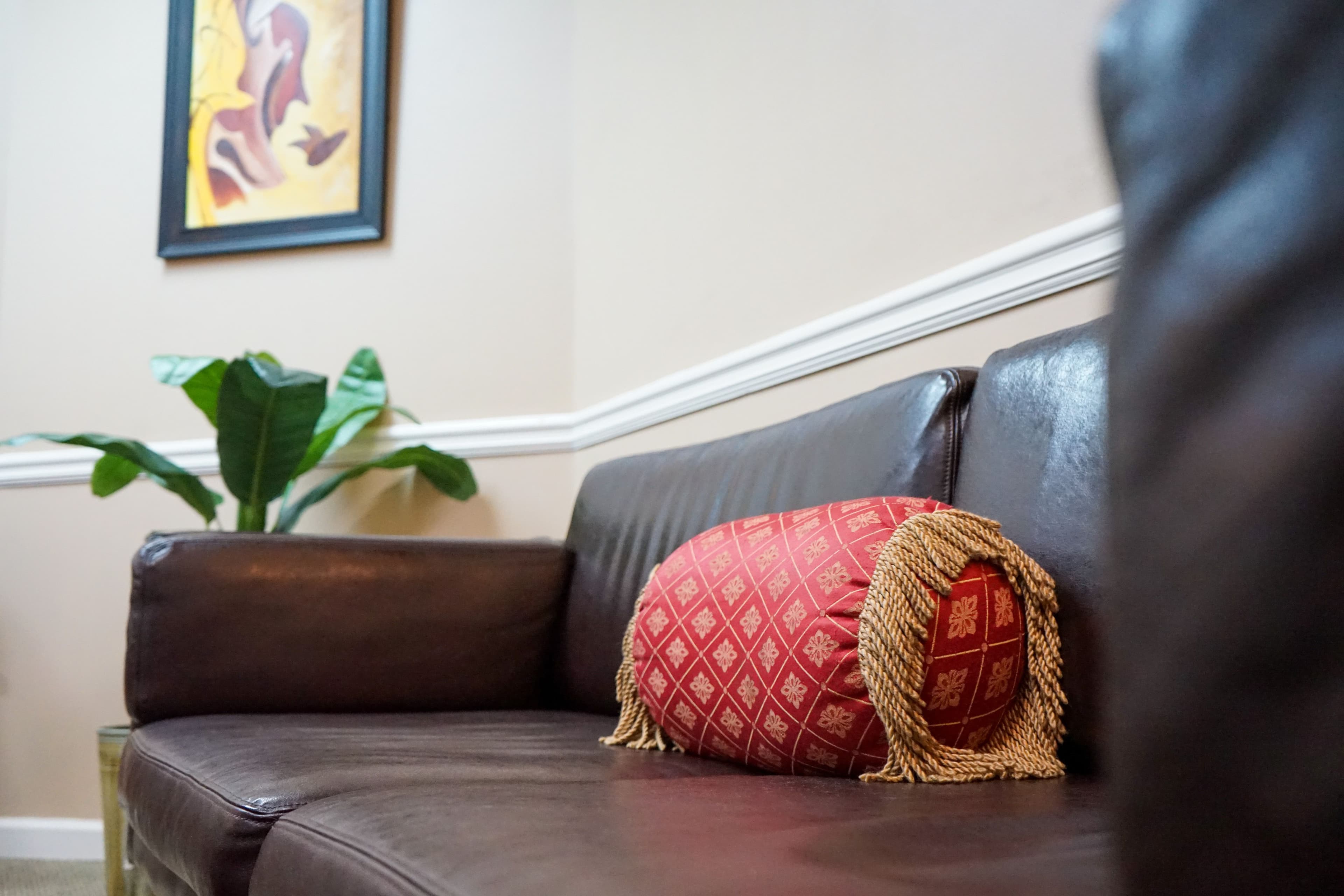 Internal Medicine of Marietta has a comfortable couch in its waiting room for primary care patients.