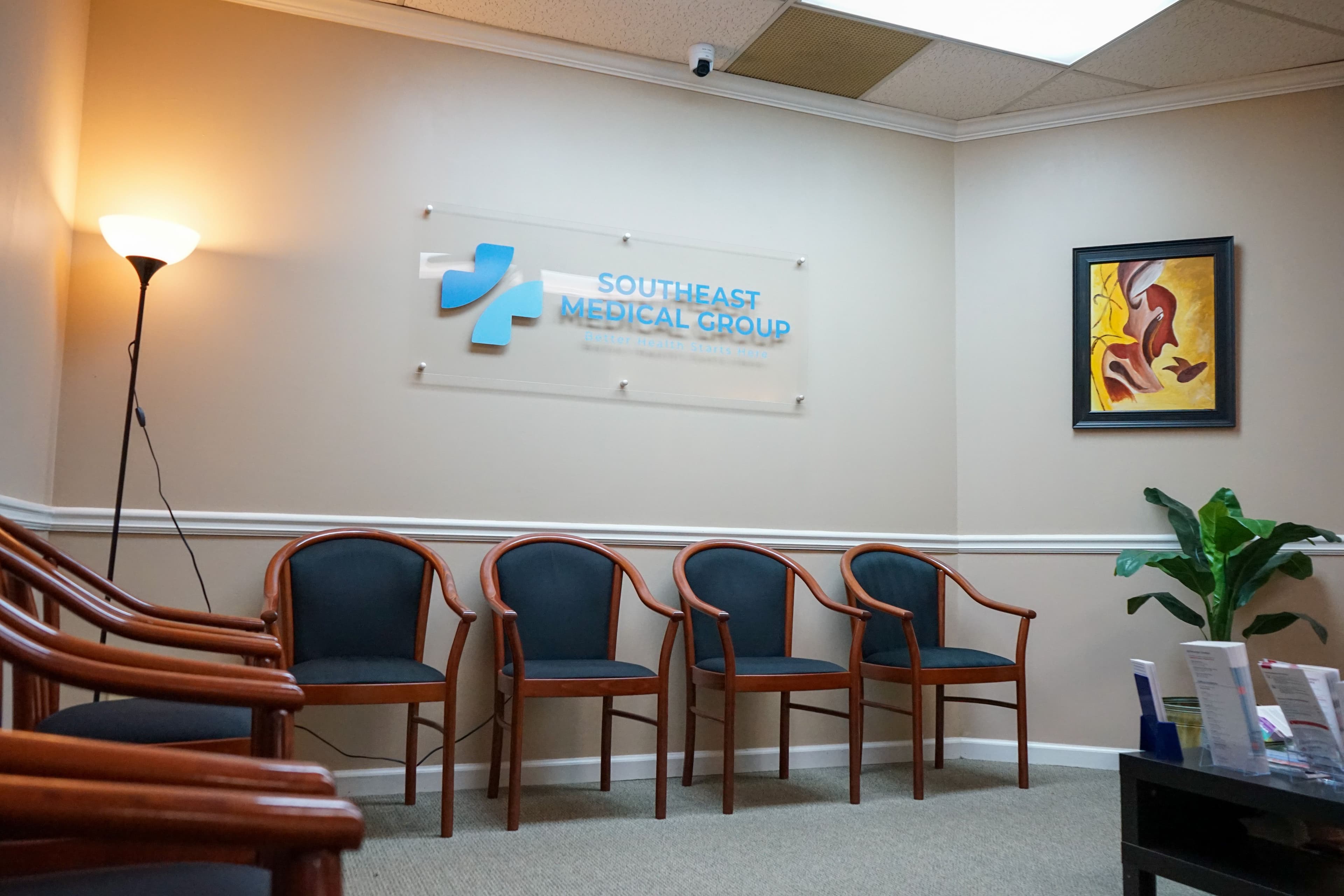 Internal Medicine of Marietta offers a relaxing waiting room for primary care patients.